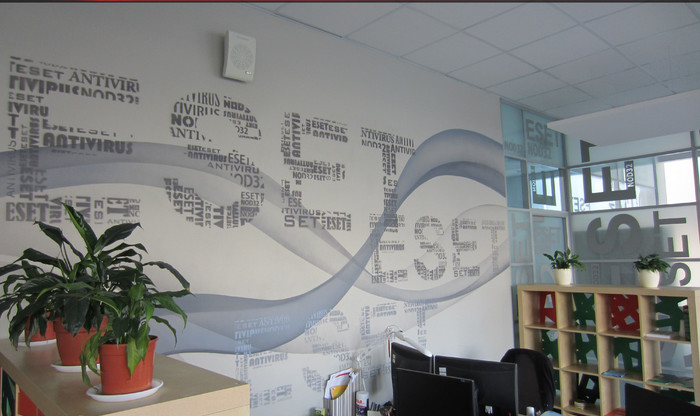 Роспись стен в офисе компании Eset.Аэрография на стенах.